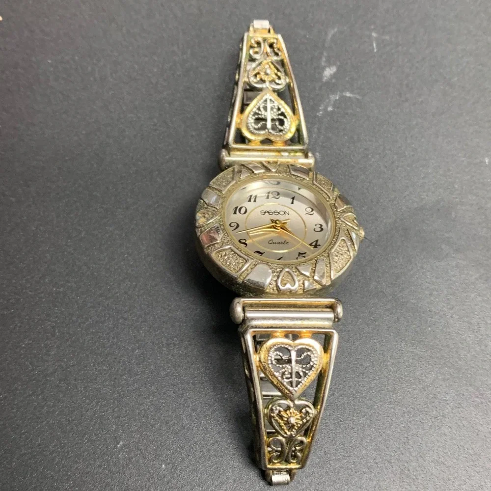 Sasson Womens Vintage Gold Silver Tone Heart Filigree Quartz Watch 9380B V377